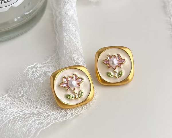 Alia Lotus Pearl Studs