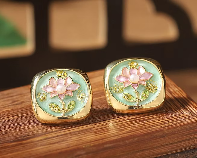 Alia Lotus Pearl Studs