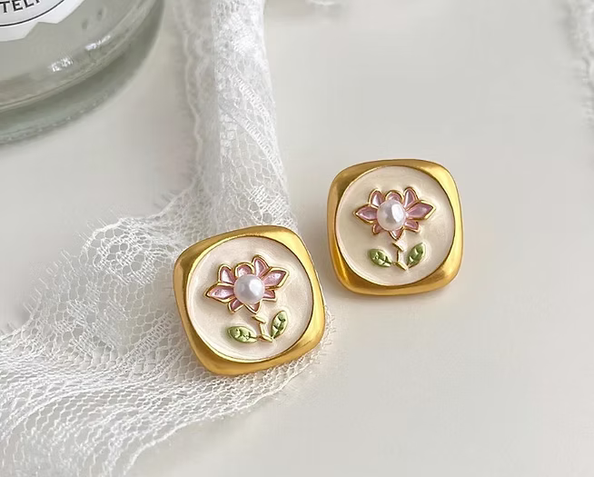 Alia Lotus Pearl Studs