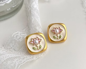 Alia Lotus Pearl Studs
